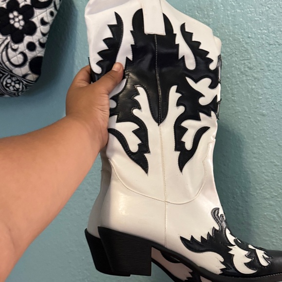 Shoes - White and Black Western Boots